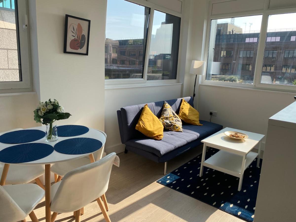 ميلتون كينيز Central Location, Parking, Wi-Fi, Modern Apartment المظهر الخارجي الصورة
