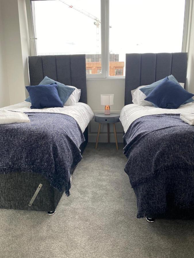ميلتون كينيز Central Location, Parking, Wi-Fi, Modern Apartment المظهر الخارجي الصورة