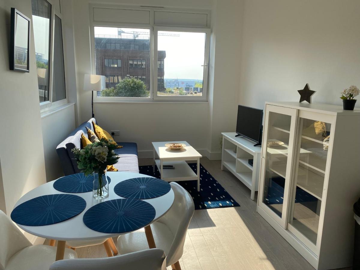 ميلتون كينيز Central Location, Parking, Wi-Fi, Modern Apartment المظهر الخارجي الصورة