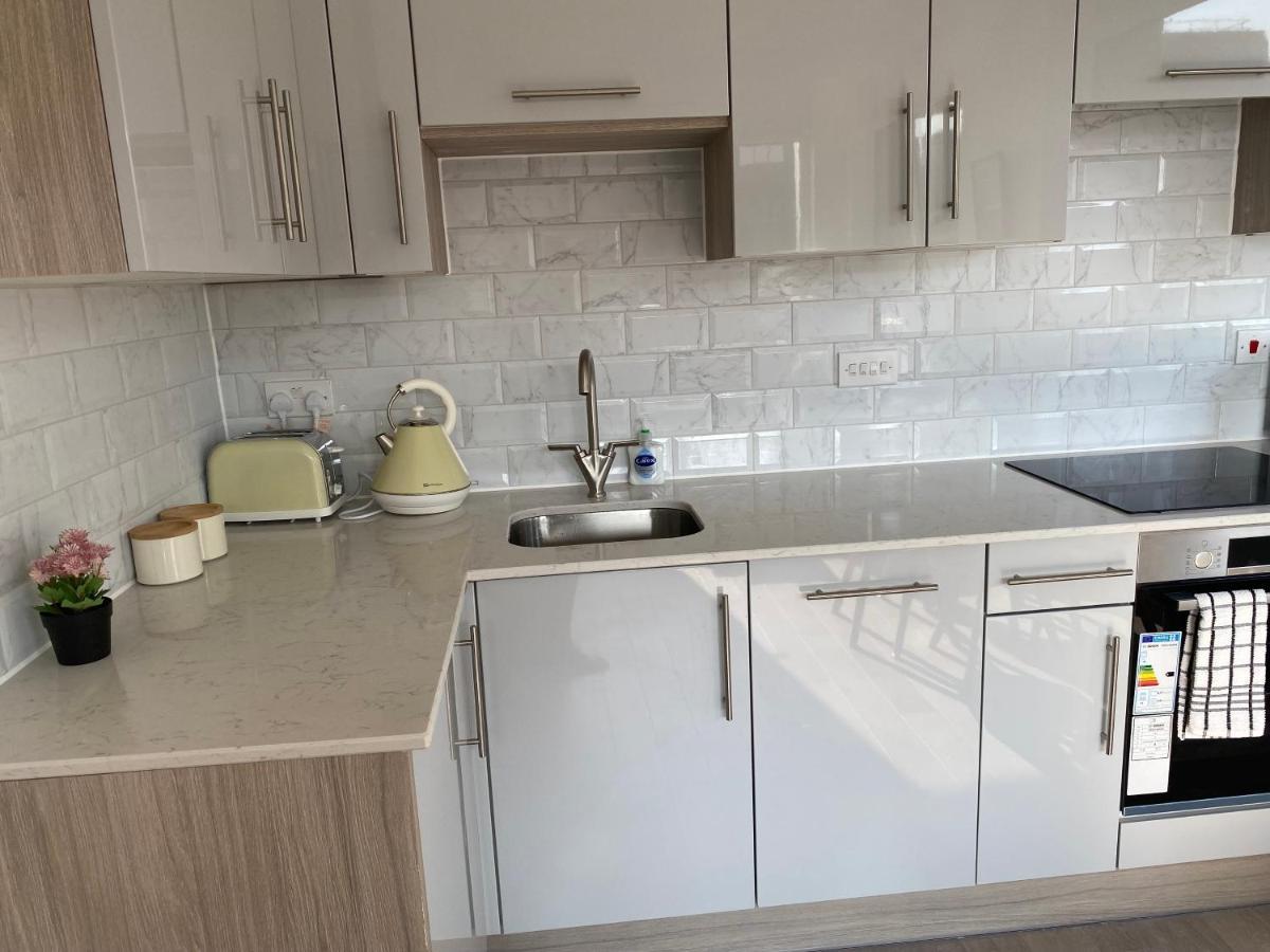 ميلتون كينيز Central Location, Parking, Wi-Fi, Modern Apartment المظهر الخارجي الصورة