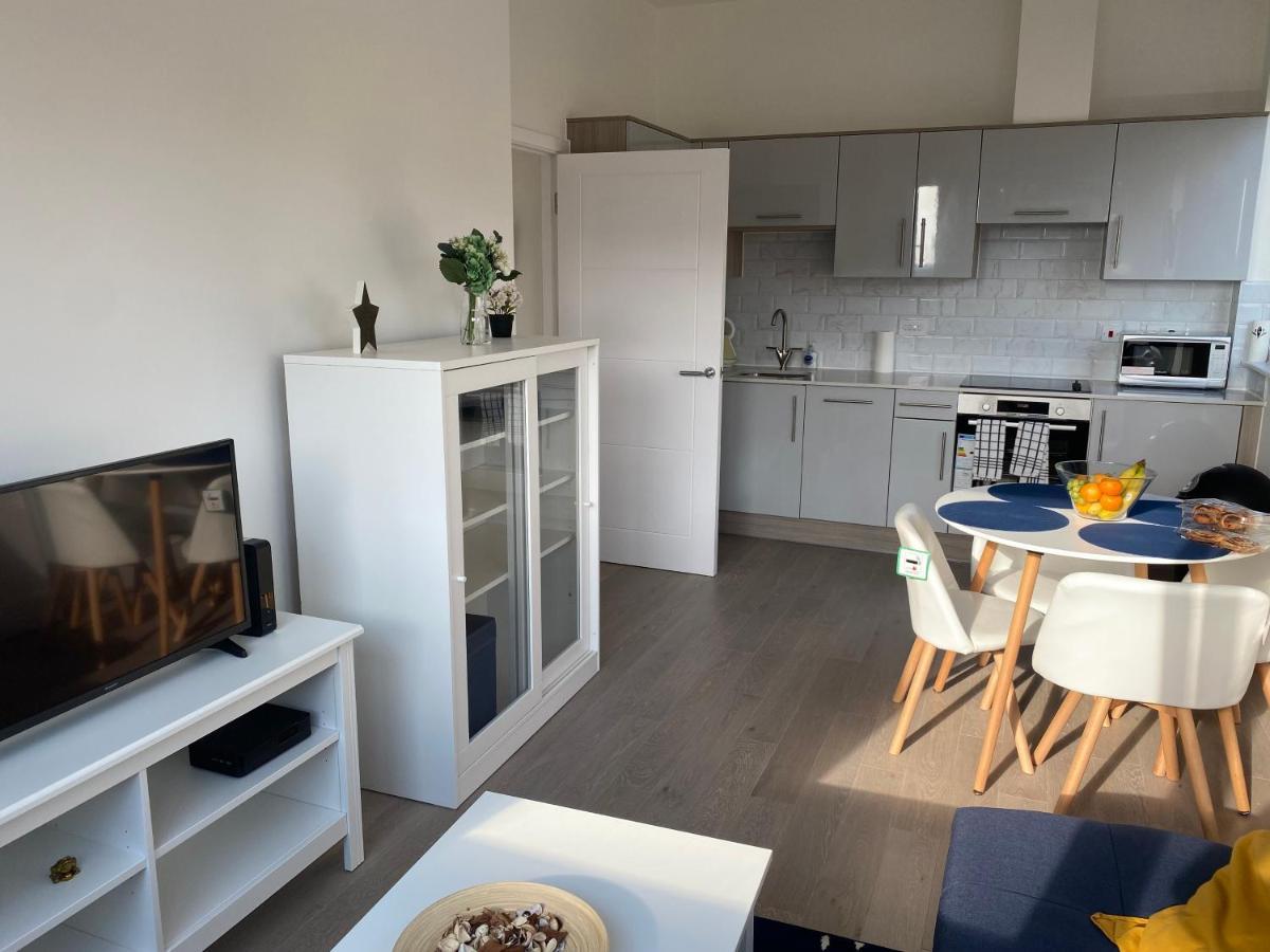 ميلتون كينيز Central Location, Parking, Wi-Fi, Modern Apartment المظهر الخارجي الصورة