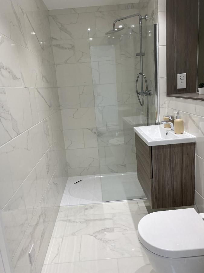 ميلتون كينيز Central Location, Parking, Wi-Fi, Modern Apartment المظهر الخارجي الصورة